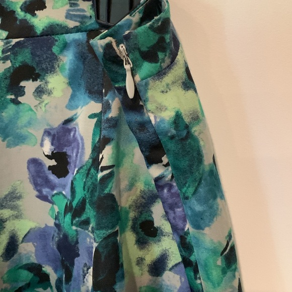 Ann Taylor Loft blue/green/gray/white watercolour floral midi skirt. US 8. EUC. - Picture 6 of 10